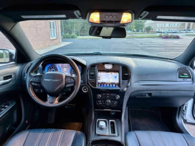 Белый Крайслер 300C, объемом двигателя 3.6 л и пробегом 71 тыс. км за 8600 $, фото 11 на Automoto.ua