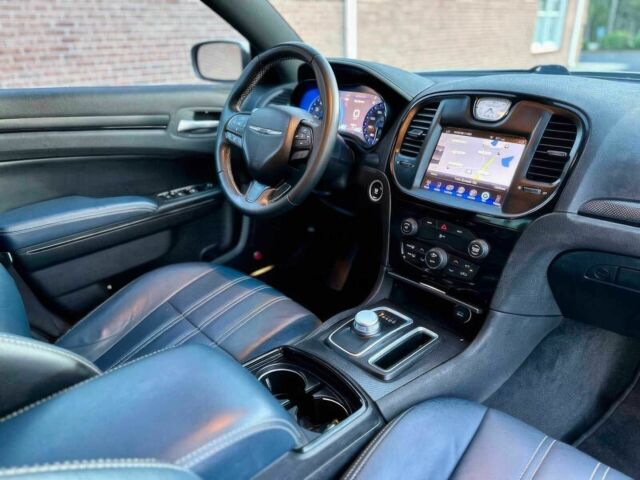 Белый Крайслер 300C, объемом двигателя 3.6 л и пробегом 71 тыс. км за 8600 $, фото 10 на Automoto.ua