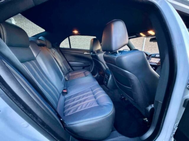 Белый Крайслер 300C, объемом двигателя 3.6 л и пробегом 71 тыс. км за 8600 $, фото 12 на Automoto.ua