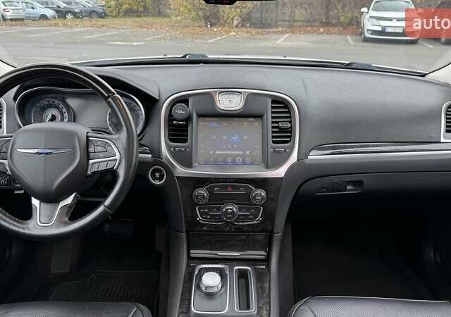 Белый Крайслер 300C, объемом двигателя 3.6 л и пробегом 165 тыс. км за 16800 $, фото 33 на Automoto.ua
