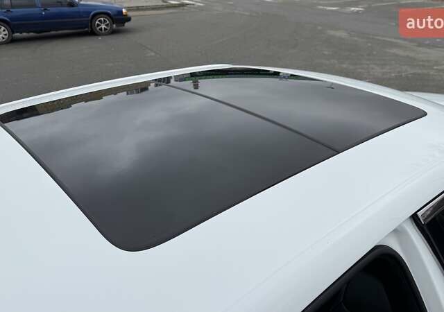 Белый Крайслер 300C, объемом двигателя 3.6 л и пробегом 165 тыс. км за 16800 $, фото 32 на Automoto.ua