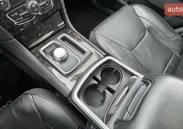 Белый Крайслер 300C, объемом двигателя 3.6 л и пробегом 165 тыс. км за 16800 $, фото 39 на Automoto.ua