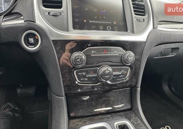 Белый Крайслер 300C, объемом двигателя 3.6 л и пробегом 165 тыс. км за 16800 $, фото 38 на Automoto.ua