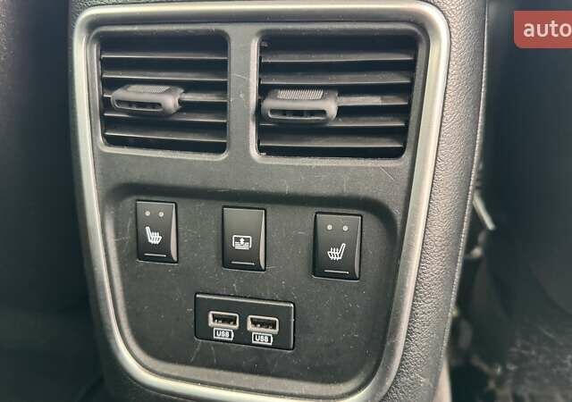 Белый Крайслер 300C, объемом двигателя 3.6 л и пробегом 165 тыс. км за 16800 $, фото 29 на Automoto.ua