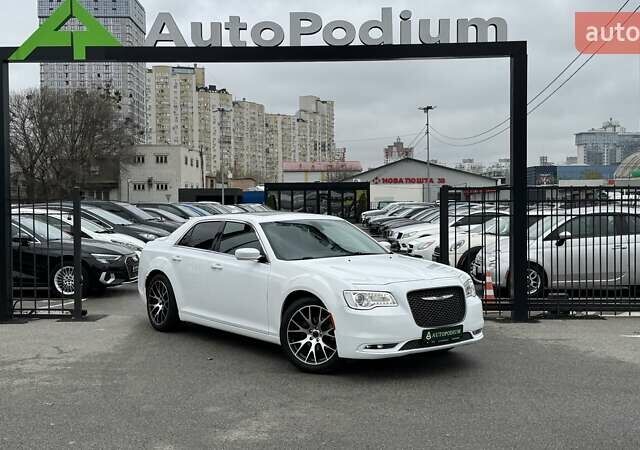 Белый Крайслер 300C, объемом двигателя 3.6 л и пробегом 165 тыс. км за 16800 $, фото 9 на Automoto.ua