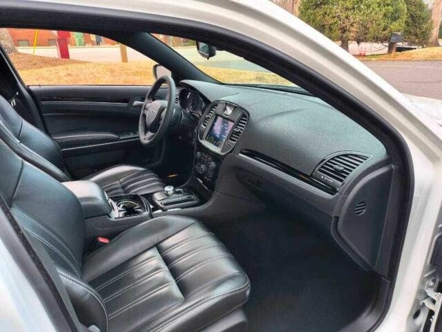 Белый Крайслер 300C, объемом двигателя 3.6 л и пробегом 15 тыс. км за 14900 $, фото 17 на Automoto.ua
