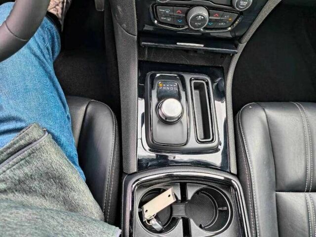 Белый Крайслер 300C, объемом двигателя 3.6 л и пробегом 15 тыс. км за 14900 $, фото 14 на Automoto.ua