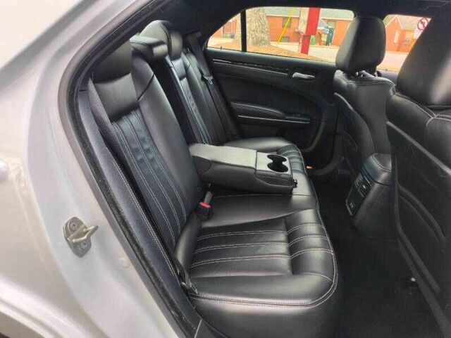 Белый Крайслер 300C, объемом двигателя 3.6 л и пробегом 15 тыс. км за 14900 $, фото 19 на Automoto.ua