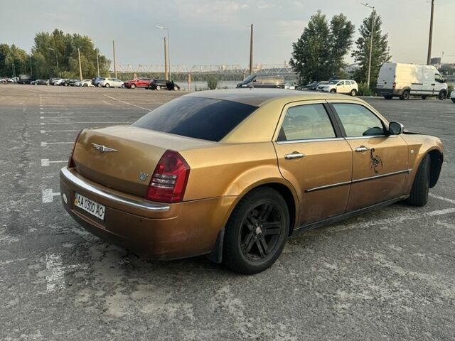 Бежевый Крайслер 300C, объемом двигателя 2.7 л и пробегом 209 тыс. км за 4500 $, фото 5 на Automoto.ua