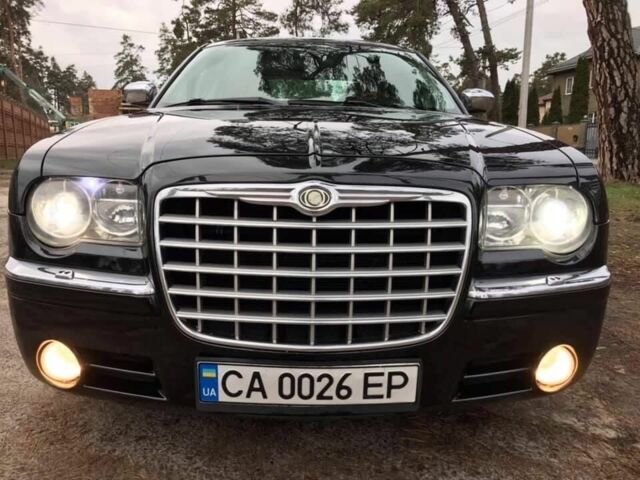 Черный Крайслер 300C, объемом двигателя 2.7 л и пробегом 280 тыс. км за 8700 $, фото 4 на Automoto.ua