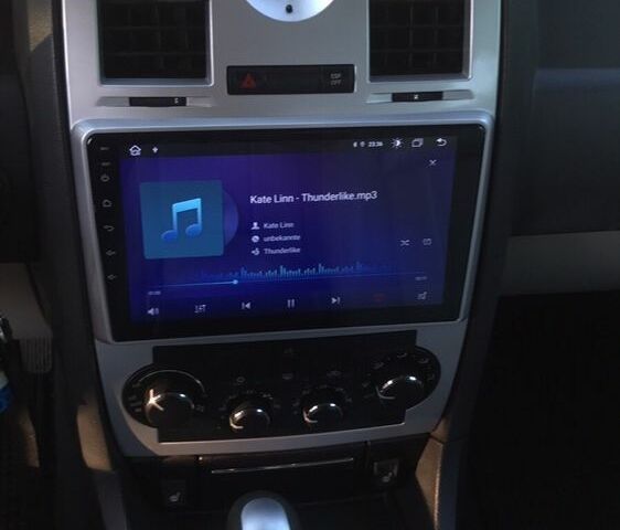 Черный Крайслер 300C, объемом двигателя 2.7 л и пробегом 280 тыс. км за 8700 $, фото 1 на Automoto.ua