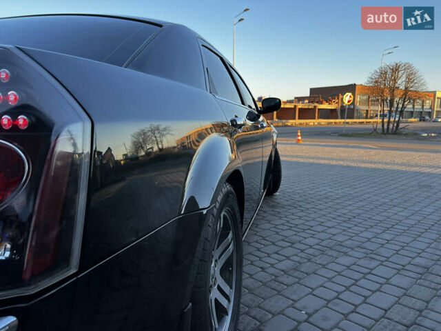 Черный Крайслер 300C, объемом двигателя 3.52 л и пробегом 300 тыс. км за 7200 $, фото 9 на Automoto.ua