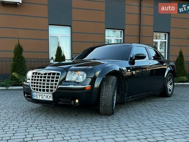 Черный Крайслер 300C, объемом двигателя 3.52 л и пробегом 300 тыс. км за 7200 $, фото 1 на Automoto.ua