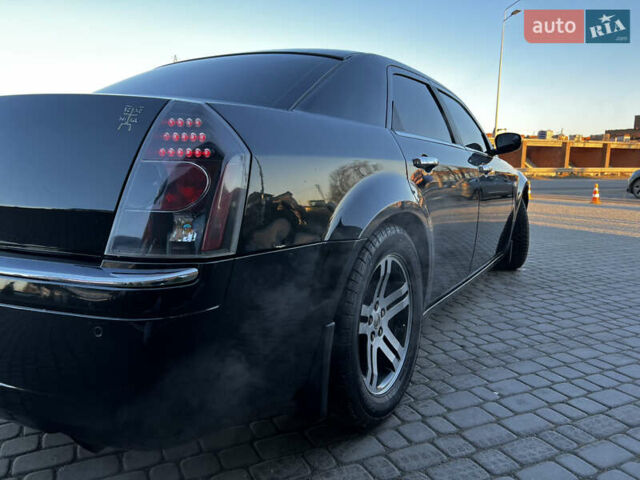 Черный Крайслер 300C, объемом двигателя 3.52 л и пробегом 300 тыс. км за 7200 $, фото 3 на Automoto.ua