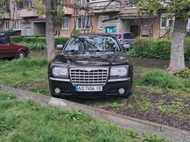 Черный Крайслер 300C, объемом двигателя 2.7 л и пробегом 195 тыс. км за 6500 $, фото 4 на Automoto.ua