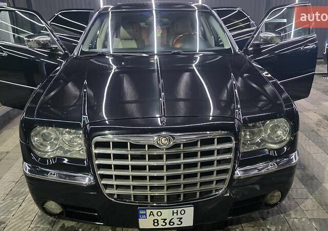 Черный Крайслер 300C, объемом двигателя 3.52 л и пробегом 220 тыс. км за 8800 $, фото 12 на Automoto.ua