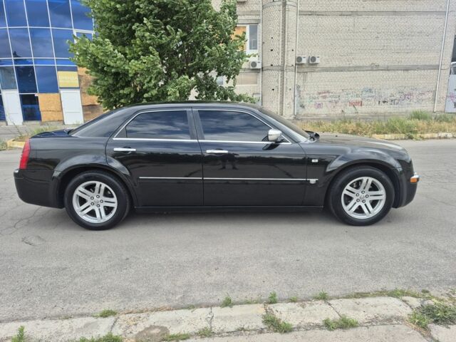 Чорний Крайслер 300C, об'ємом двигуна 2.7 л та пробігом 263 тис. км за 6856 $, фото 9 на Automoto.ua