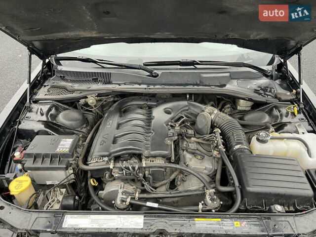 Черный Крайслер 300C, объемом двигателя 3.52 л и пробегом 277 тыс. км за 7000 $, фото 19 на Automoto.ua