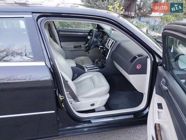 Чорний Крайслер 300C, об'ємом двигуна 2.74 л та пробігом 262 тис. км за 7250 $, фото 20 на Automoto.ua