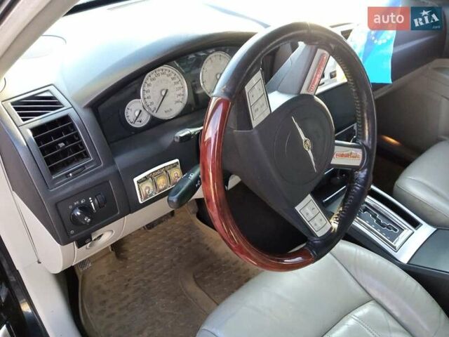 Черный Крайслер 300C, объемом двигателя 2.7 л и пробегом 183 тыс. км за 7500 $, фото 4 на Automoto.ua