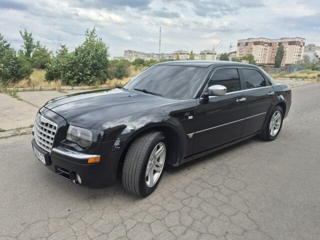 Черный Крайслер 300C, объемом двигателя 2.7 л и пробегом 263 тыс. км за 6984 $, фото 1 на Automoto.ua