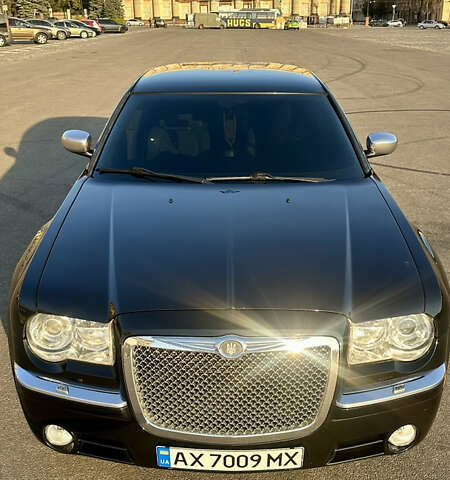 Черный Крайслер 300C, объемом двигателя 3.5 л и пробегом 270 тыс. км за 9500 $, фото 1 на Automoto.ua