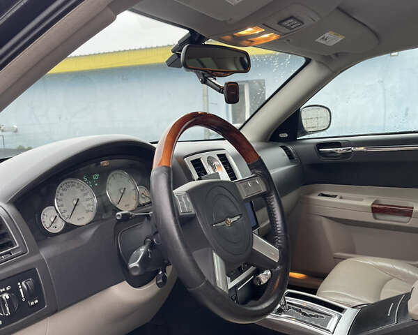 Черный Крайслер 300C, объемом двигателя 3.52 л и пробегом 277 тыс. км за 7000 $, фото 13 на Automoto.ua