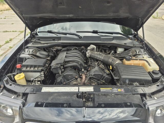 Чорний Крайслер 300C, об'ємом двигуна 2.7 л та пробігом 263 тис. км за 6856 $, фото 16 на Automoto.ua