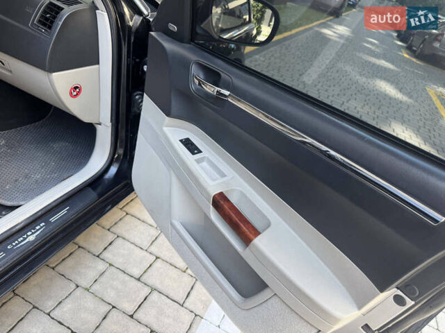 Чорний Крайслер 300C, об'ємом двигуна 2.74 л та пробігом 181 тис. км за 7500 $, фото 22 на Automoto.ua