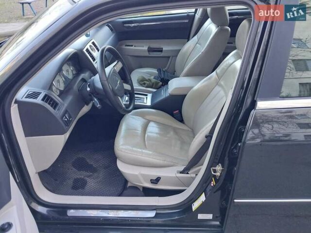 Чорний Крайслер 300C, об'ємом двигуна 2.74 л та пробігом 262 тис. км за 7250 $, фото 16 на Automoto.ua