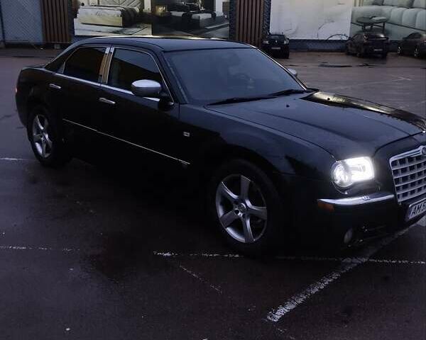 Черный Крайслер 300C, объемом двигателя 2.74 л и пробегом 356 тыс. км за 6500 $, фото 5 на Automoto.ua