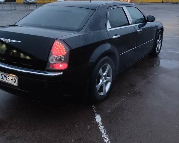 Черный Крайслер 300C, объемом двигателя 2.74 л и пробегом 356 тыс. км за 6500 $, фото 4 на Automoto.ua