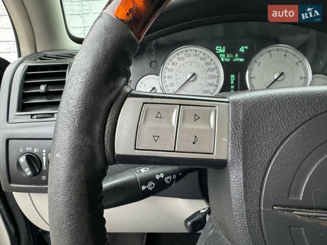 Чорний Крайслер 300C, об'ємом двигуна 2.74 л та пробігом 232 тис. км за 6500 $, фото 29 на Automoto.ua