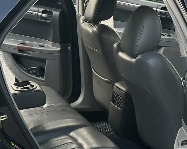 Чорний Крайслер 300C, об'ємом двигуна 3.52 л та пробігом 409 тис. км за 7999 $, фото 6 на Automoto.ua