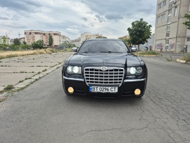 Черный Крайслер 300C, объемом двигателя 2.7 л и пробегом 263 тыс. км за 6984 $, фото 4 на Automoto.ua