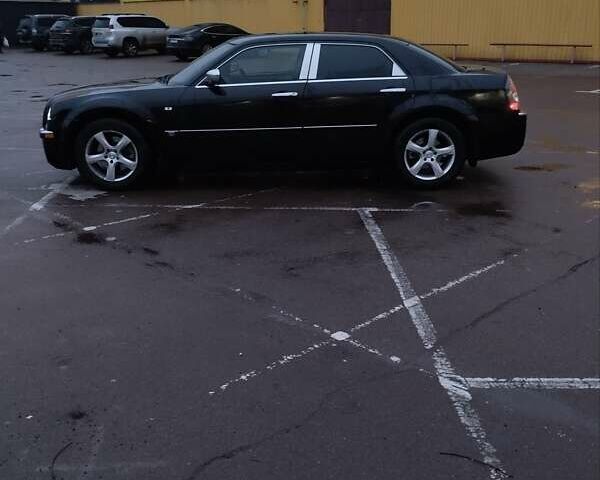 Черный Крайслер 300C, объемом двигателя 2.74 л и пробегом 356 тыс. км за 6500 $, фото 6 на Automoto.ua