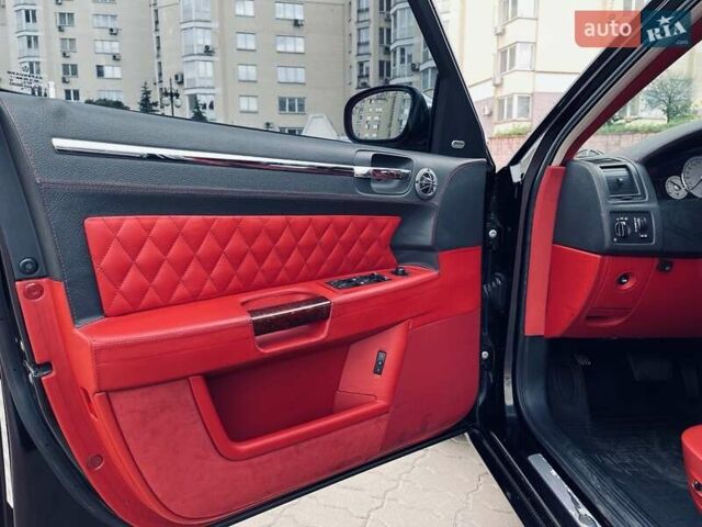 Черный Крайслер 300C, объемом двигателя 5.7 л и пробегом 77 тыс. км за 11500 $, фото 3 на Automoto.ua