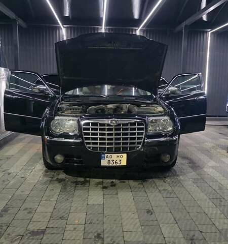 Черный Крайслер 300C, объемом двигателя 3.52 л и пробегом 220 тыс. км за 8800 $, фото 13 на Automoto.ua