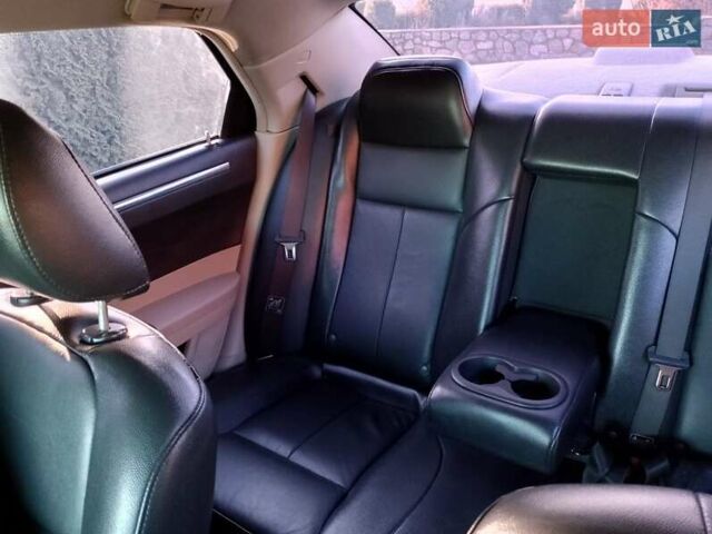 Черный Крайслер 300C, объемом двигателя 3.5 л и пробегом 202 тыс. км за 7593 $, фото 6 на Automoto.ua