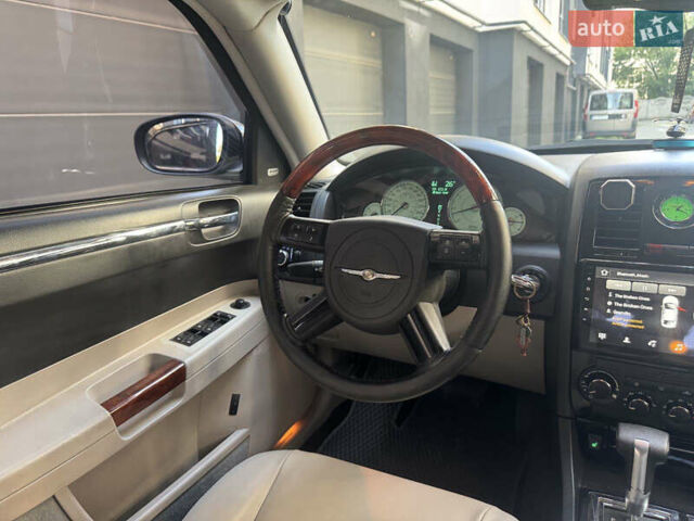 Чорний Крайслер 300C, об'ємом двигуна 2.74 л та пробігом 181 тис. км за 7500 $, фото 21 на Automoto.ua