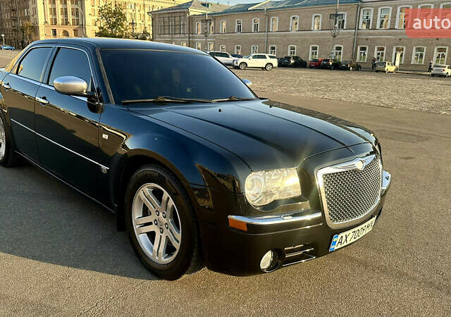 Черный Крайслер 300C, объемом двигателя 3.5 л и пробегом 270 тыс. км за 9500 $, фото 2 на Automoto.ua