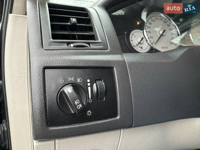 Чорний Крайслер 300C, об'ємом двигуна 2.74 л та пробігом 232 тис. км за 6500 $, фото 27 на Automoto.ua