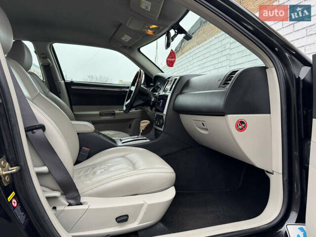 Чорний Крайслер 300C, об'ємом двигуна 2.74 л та пробігом 232 тис. км за 6500 $, фото 20 на Automoto.ua