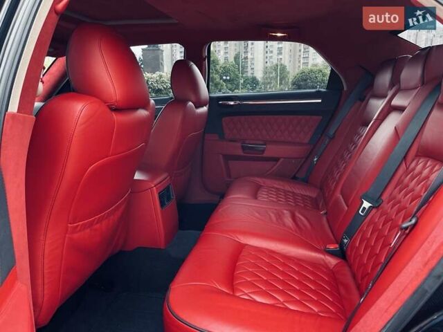 Черный Крайслер 300C, объемом двигателя 5.7 л и пробегом 77 тыс. км за 11500 $, фото 12 на Automoto.ua
