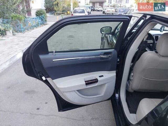 Чорний Крайслер 300C, об'ємом двигуна 2.74 л та пробігом 262 тис. км за 7250 $, фото 24 на Automoto.ua