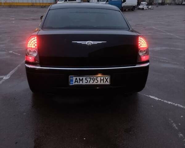 Черный Крайслер 300C, объемом двигателя 2.74 л и пробегом 356 тыс. км за 6500 $, фото 3 на Automoto.ua