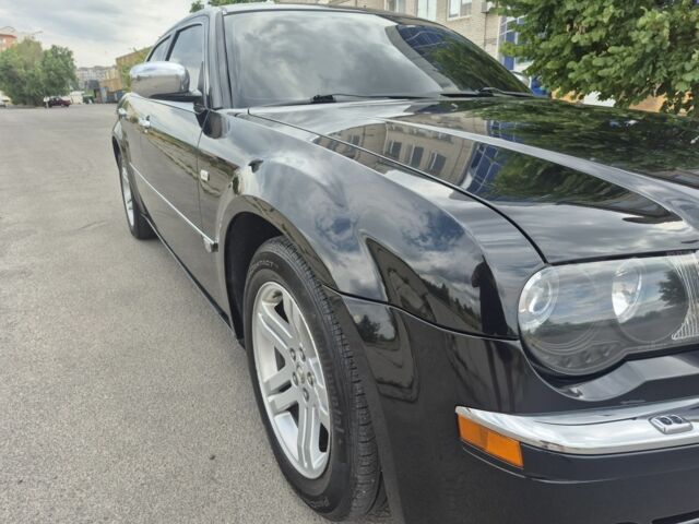 Чорний Крайслер 300C, об'ємом двигуна 2.7 л та пробігом 263 тис. км за 6856 $, фото 19 на Automoto.ua
