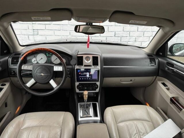 Черный Крайслер 300C, объемом двигателя 2.7 л и пробегом 235 тыс. км за 6500 $, фото 18 на Automoto.ua