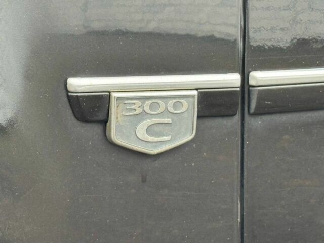 Черный Крайслер 300C, объемом двигателя 2.7 л и пробегом 235 тыс. км за 6500 $, фото 12 на Automoto.ua