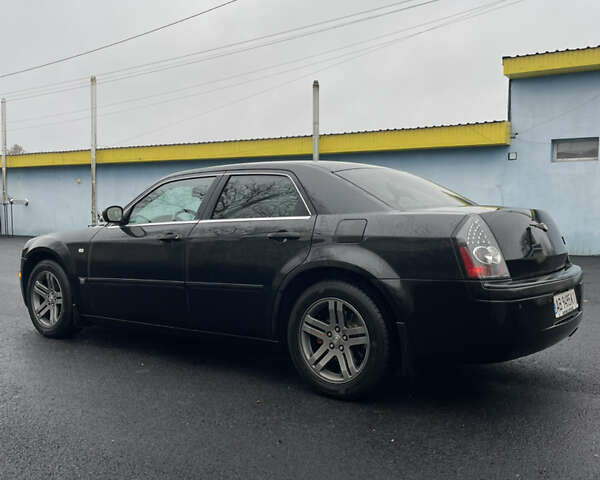 Черный Крайслер 300C, объемом двигателя 3.52 л и пробегом 277 тыс. км за 7000 $, фото 6 на Automoto.ua